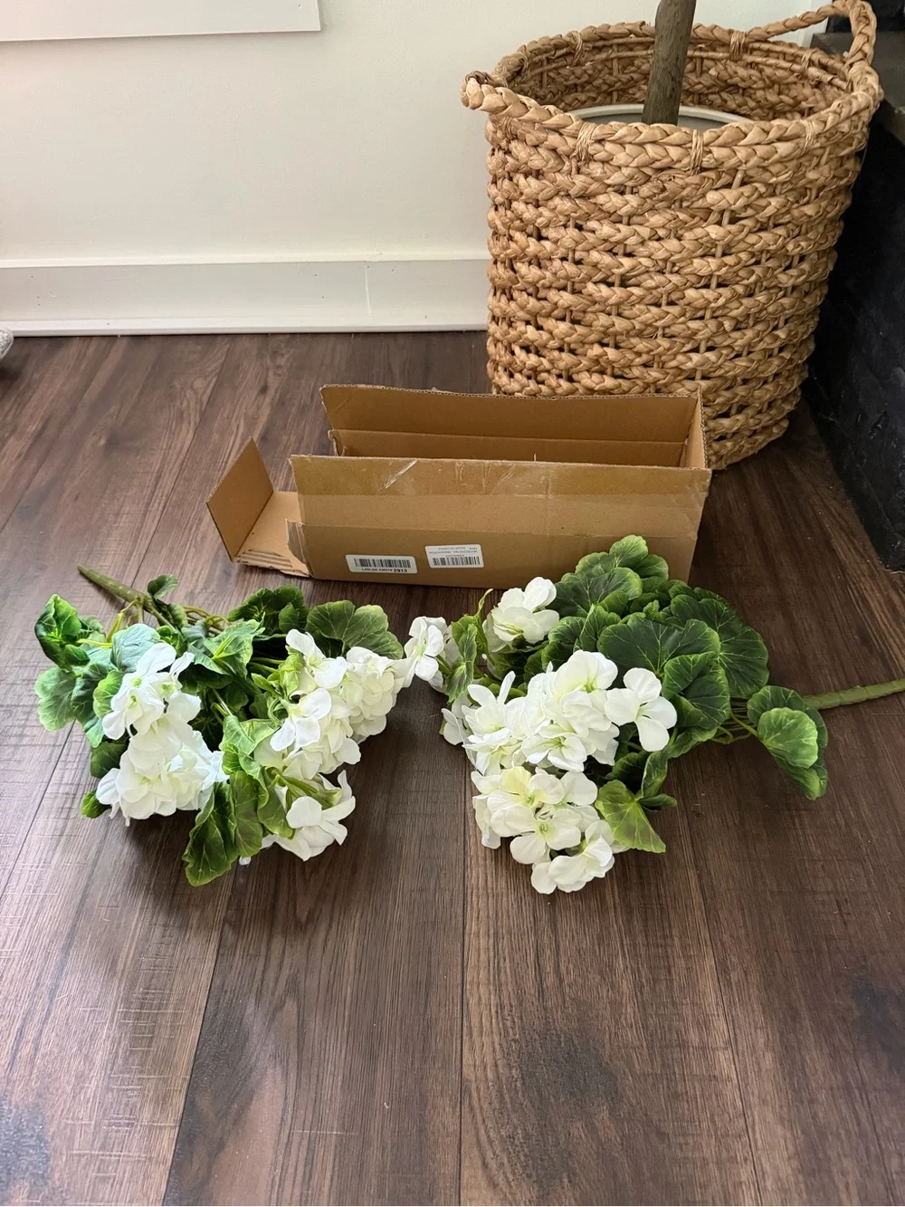 Fake Flowers 2PCS 17.3In Artificial Geraniums for Outdoors Realistic. White New